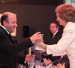 Doña Sofía entrega el XXX Premio Internacional de Periodismo Rey de España, en la categoría de Radio a Julio Sánchez Cristo